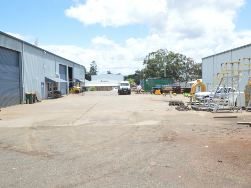 2/8 Enterprise Crescent, Singleton NSW 2330