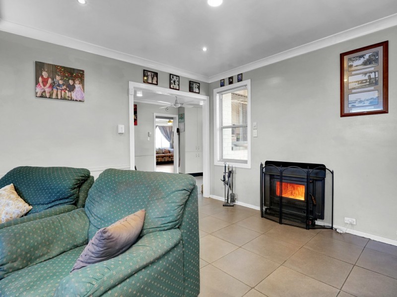 16 Lawson Avenue, Singleton NSW 2330