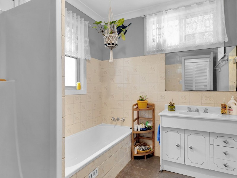 16 Lawson Avenue, Singleton NSW 2330