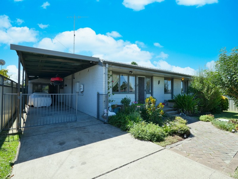 16 Lawson Avenue, Singleton NSW 2330