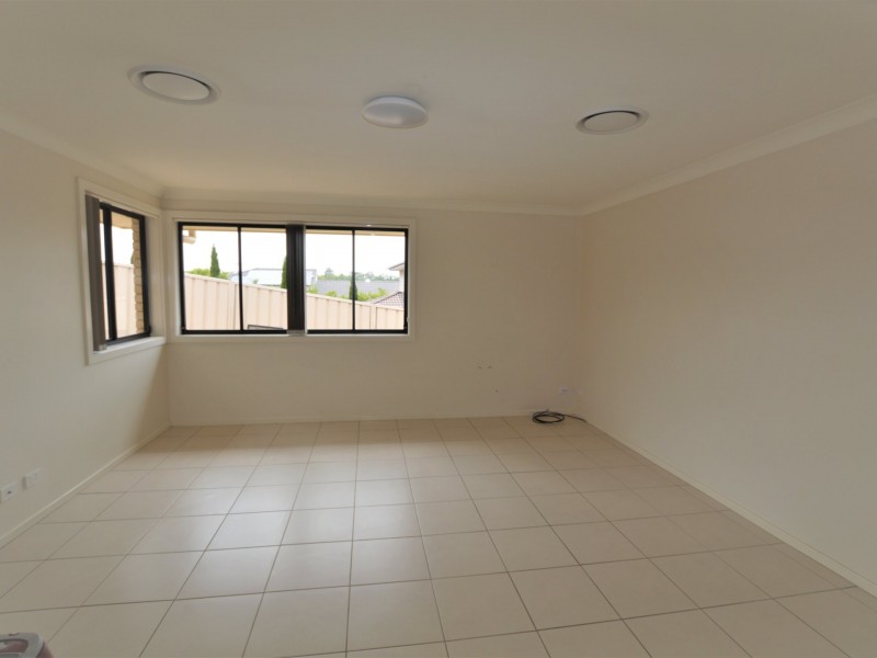 2/168 Gardner Cct, Singleton Heights NSW 2330