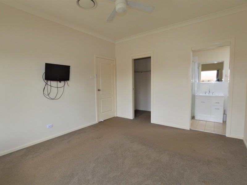 2/168 Gardner Cct, Singleton Heights NSW 2330