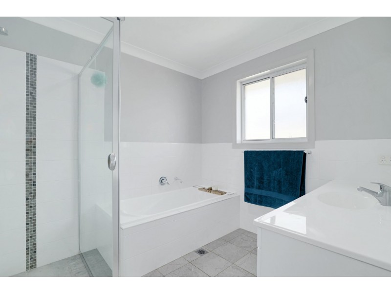 8 Brittany Avenue, Rutherford NSW 2320