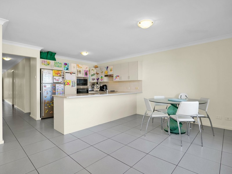 2/67 Casey Drive, Singleton NSW 2330