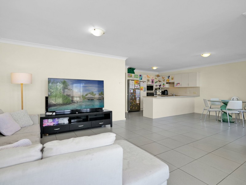 2/67 Casey Drive, Singleton NSW 2330