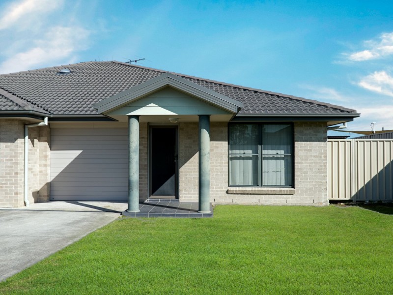 2/67 Casey Drive, Singleton NSW 2330