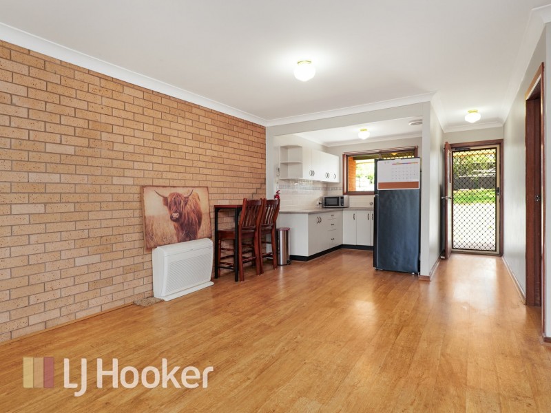 2/8 Button Close, Singleton NSW 2330