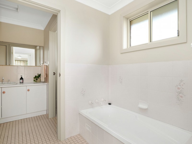 8 Asquith Avenue, Singleton NSW 2330