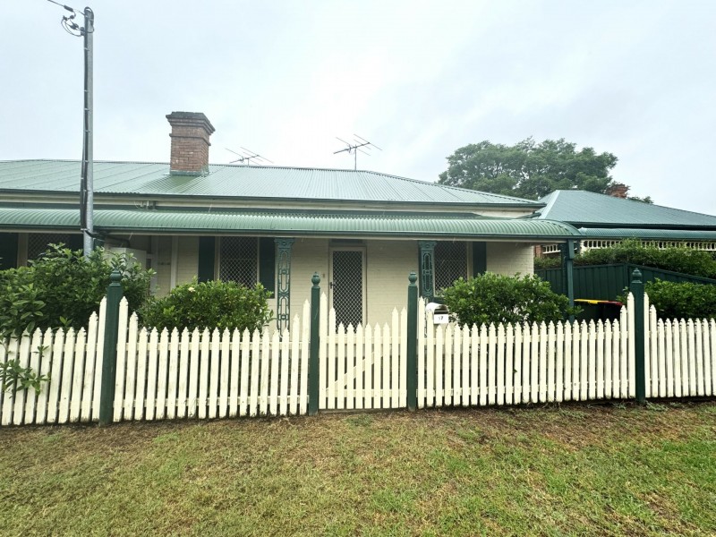 17 Pitt Street, Singleton NSW 2330