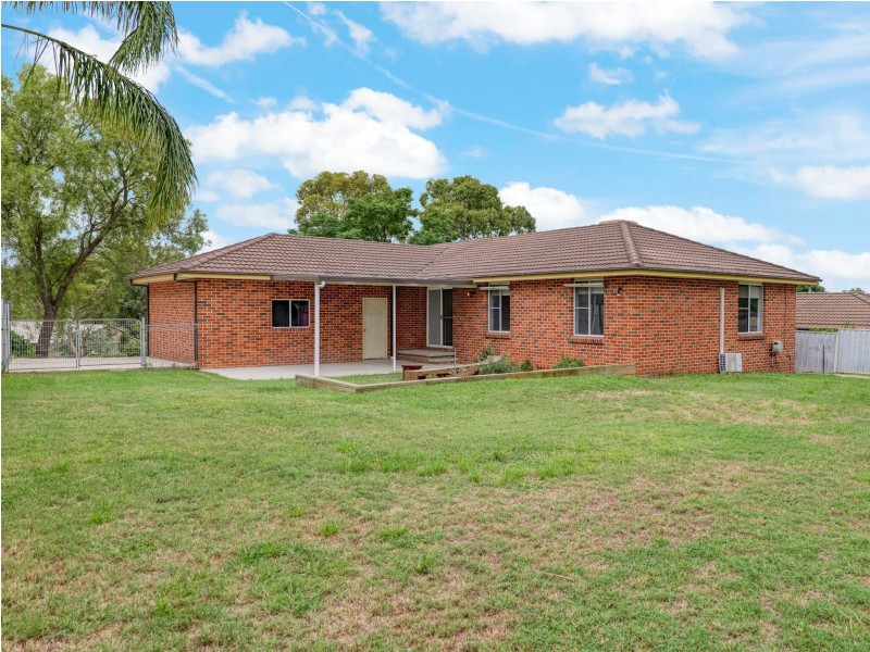 8 Wilmot Place, Singleton NSW 2330