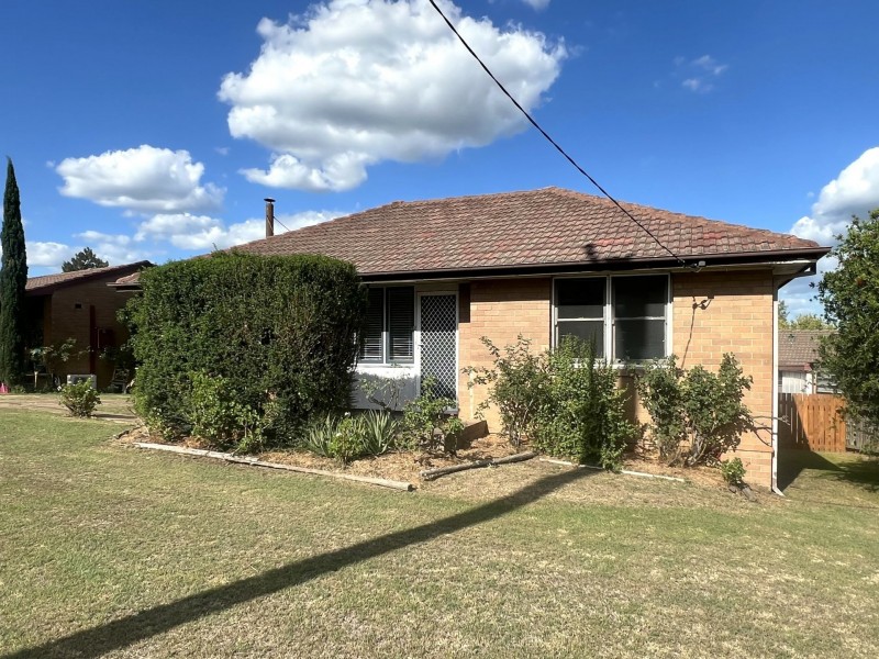 13 Blaxland Avenue, Singleton NSW 2330