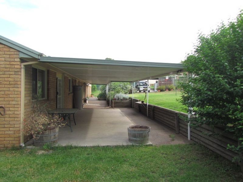 9 Watts Close, Singleton NSW 2330