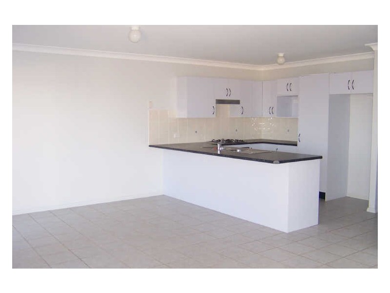 2/81 Casey Drive, Singleton NSW 2330