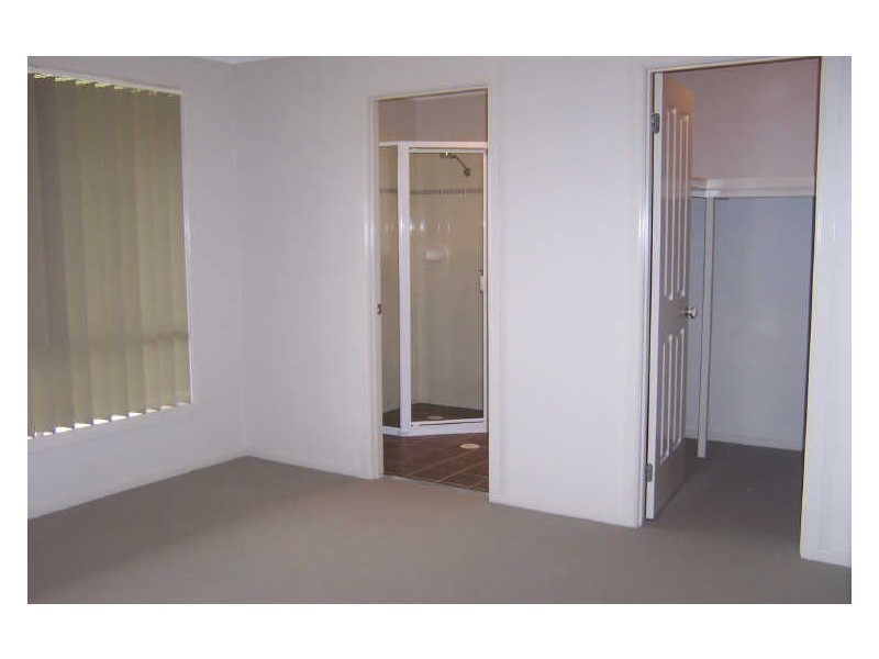 18 James House Close, Singleton NSW 2330