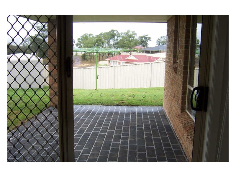 18 James House Close, Singleton NSW 2330