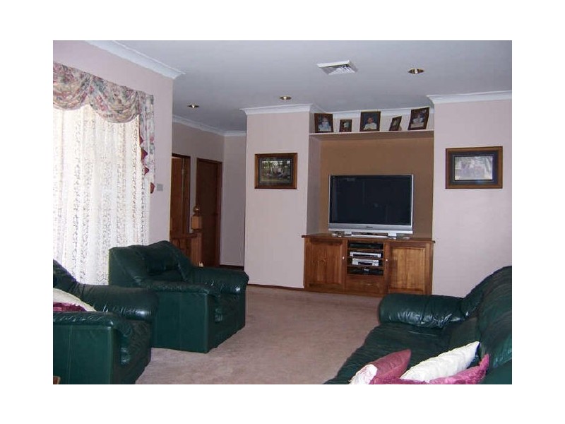 10 Asquith Avenue, Singleton NSW 2330