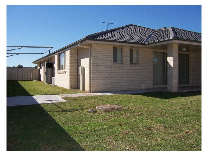 2/44 Pioneer Road, Singleton NSW 2330