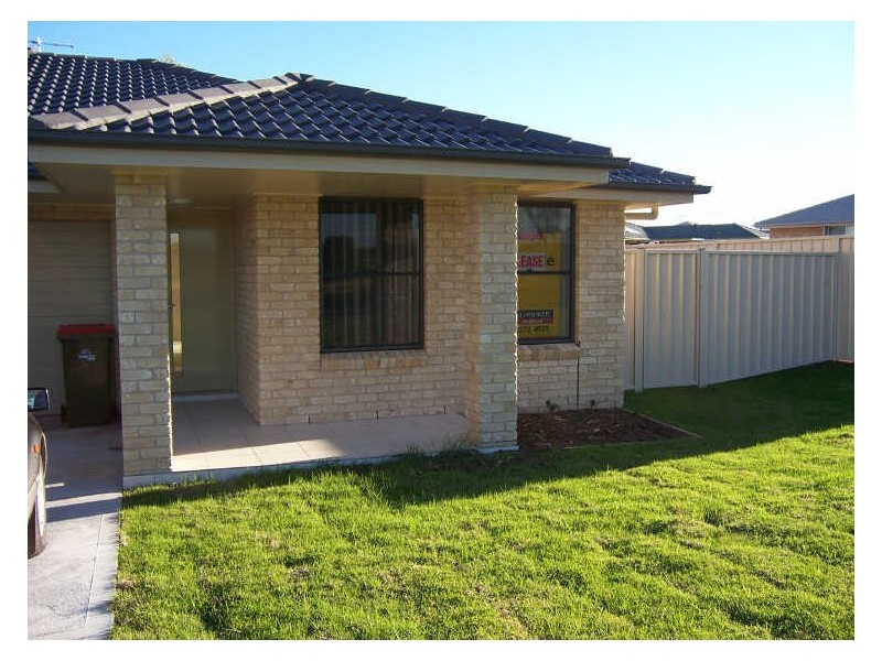 2/30 Pioneer Road, Singleton NSW 2330