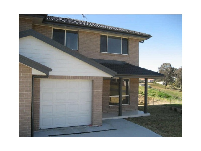2/8 Knox Place, Singleton NSW 2330