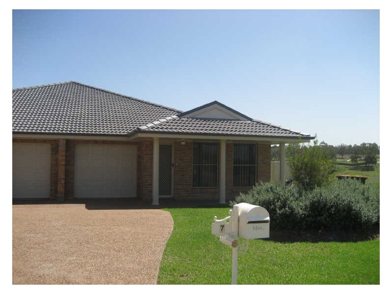 2/7 James House Close, Singleton NSW 2330