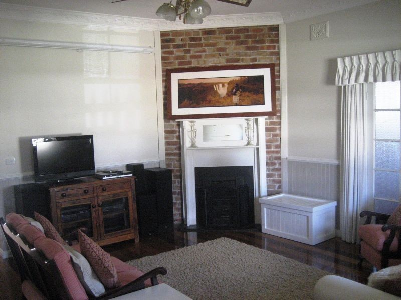76 Castlereagh St, Singleton NSW 2330