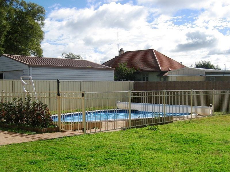 76 Castlereagh St, Singleton NSW 2330