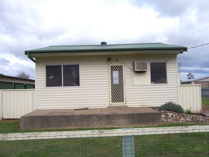 8 Victoria Street, Singleton NSW 2330