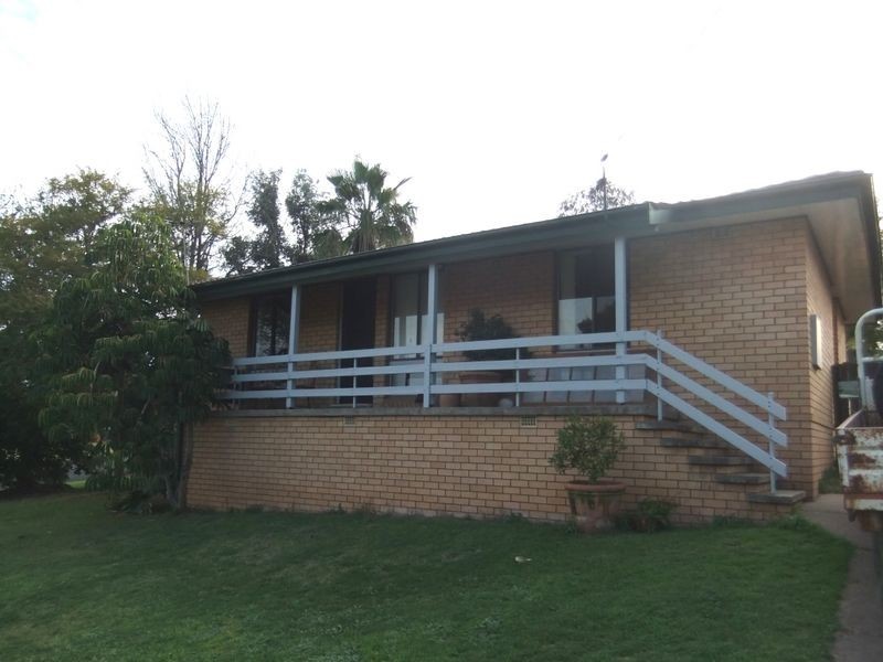 2 Oxley Avenue, Singleton NSW 2330