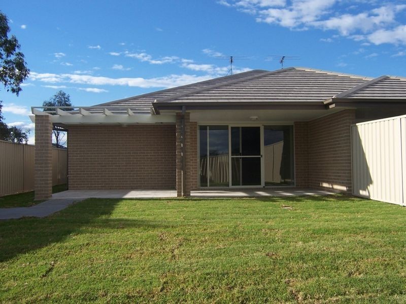 2/55 Wattle Ponds Road, Singleton NSW 2330