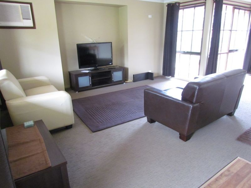 8 Bower Parade, Singleton NSW 2330