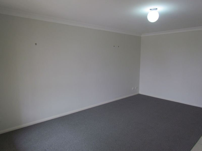 2/2 Rhodes Place, Singleton NSW 2330