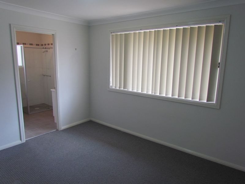 2/2 Rhodes Place, Singleton NSW 2330