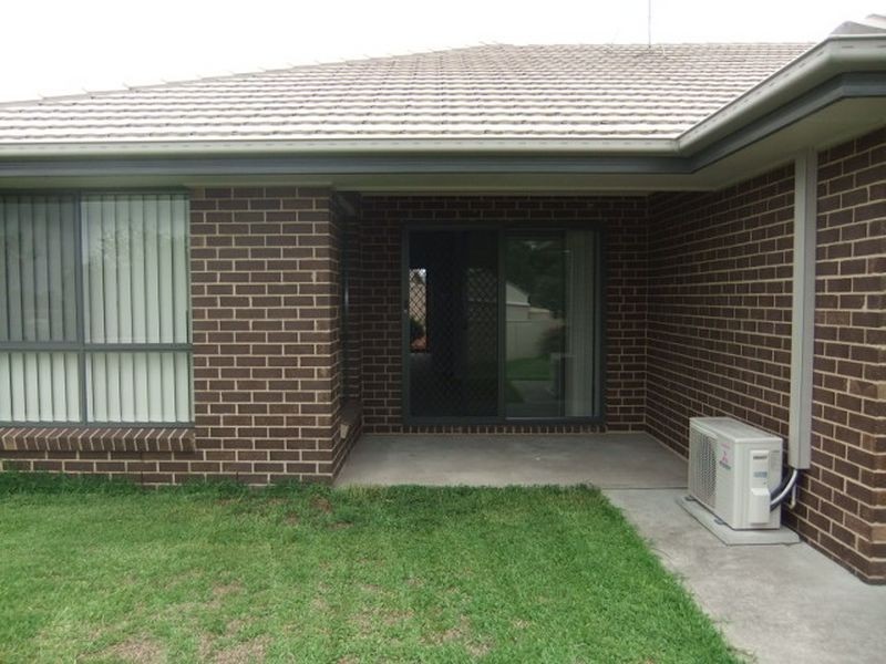 1/5 Drury Close, Singleton NSW 2330