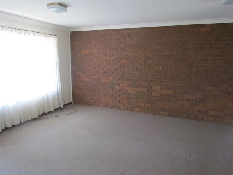 2/17 Wilcox Avenue, Singleton NSW 2330