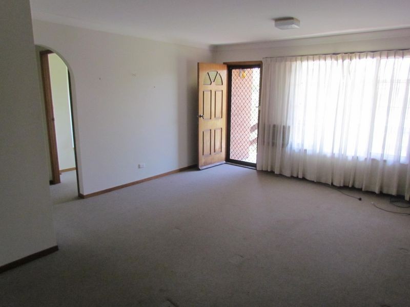 2/17 Wilcox Avenue, Singleton NSW 2330