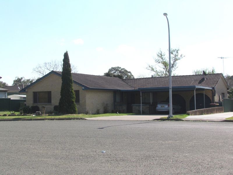 1 Eyre Close, Singleton NSW 2330