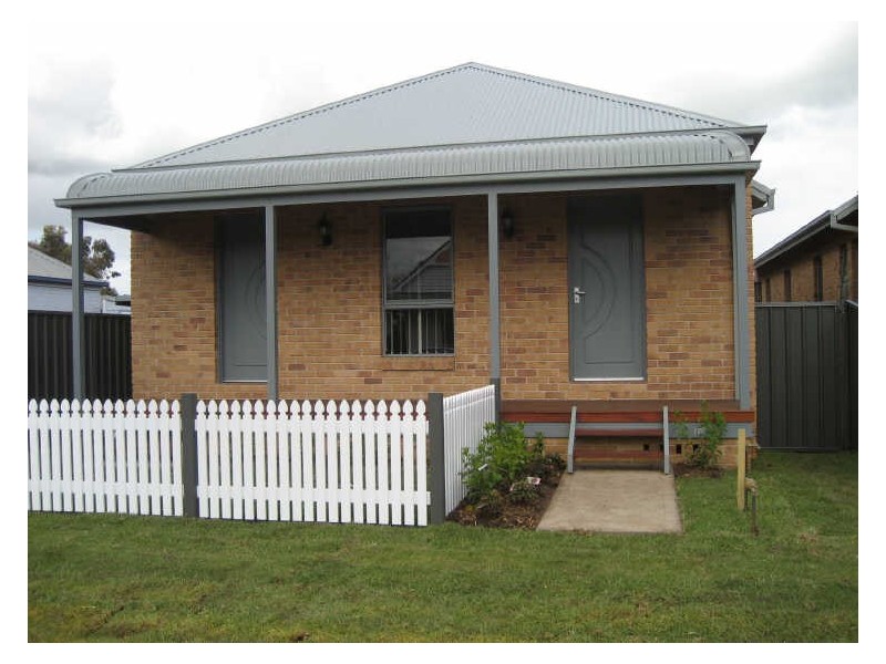 2/21 Pitt Street, Singleton NSW 2330