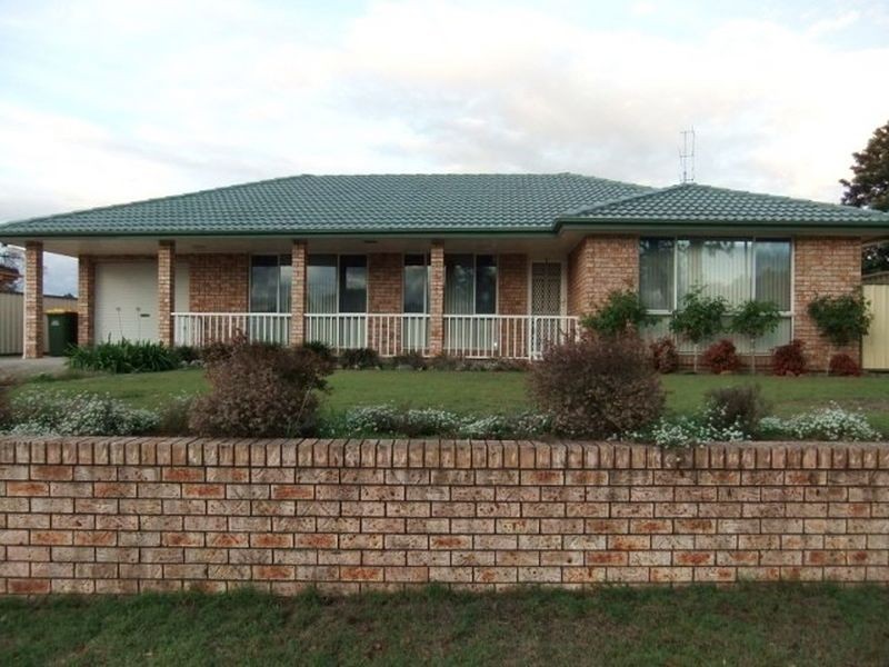 7 Casey Drive, Singleton NSW 2330