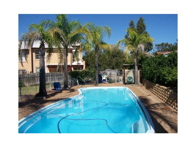 9/2-10 Henry Drive, Singleton NSW 2330