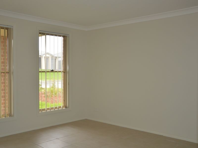 1/31 Broomfield Crescent, Singleton NSW 2330