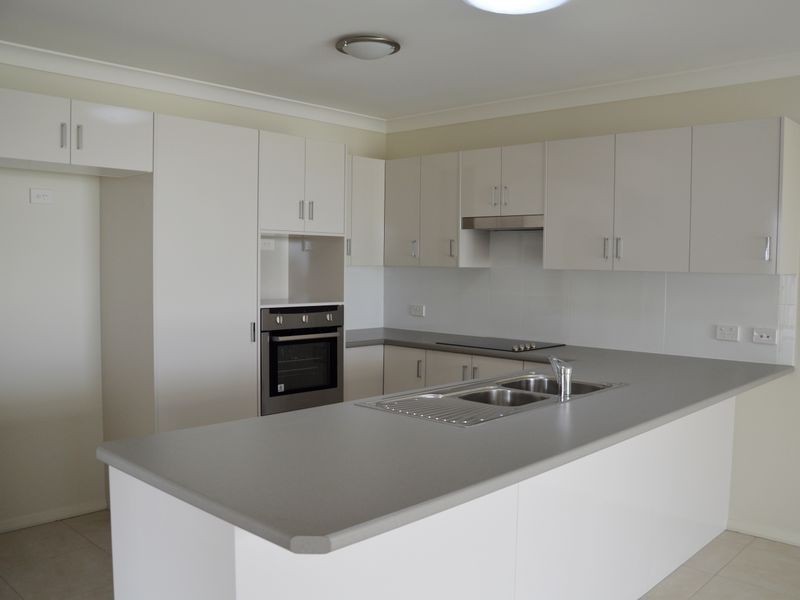 2/31 Broomfield Crescent, Singleton NSW 2330