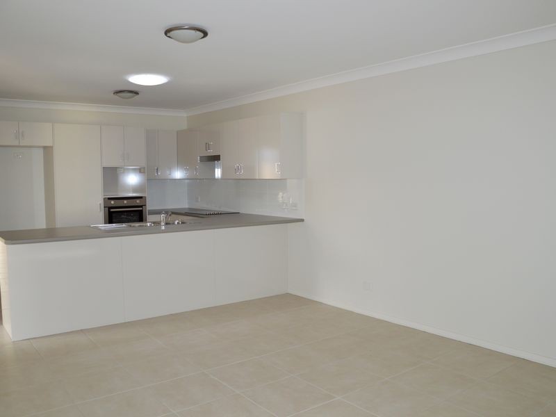 2/31 Broomfield Crescent, Singleton NSW 2330