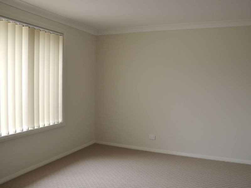 2/31 Broomfield Crescent, Singleton NSW 2330