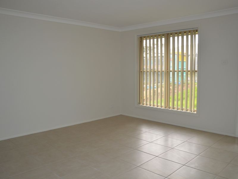 2/31 Broomfield Crescent, Singleton NSW 2330