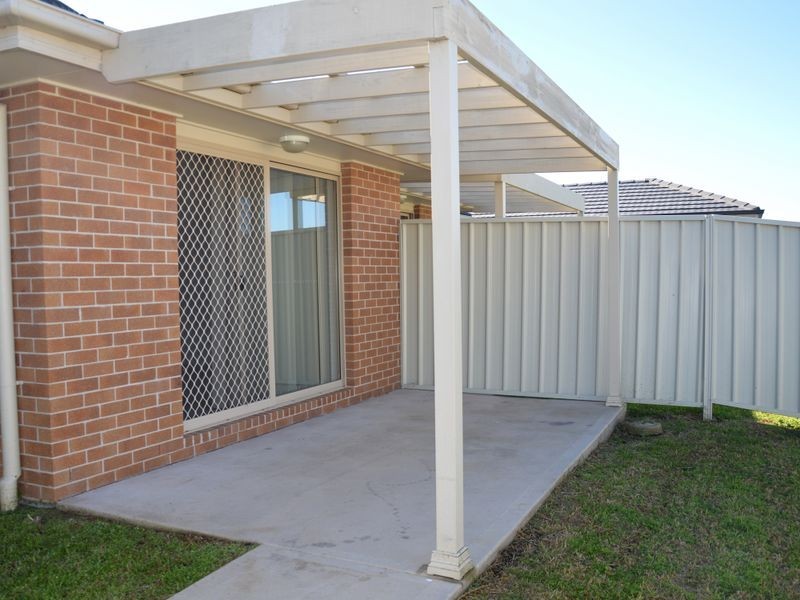 2/31 Broomfield Crescent, Singleton NSW 2330