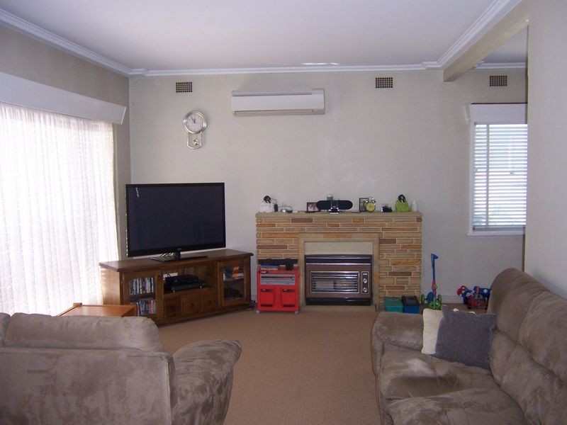 25 Barton Avenue, Singleton NSW 2330