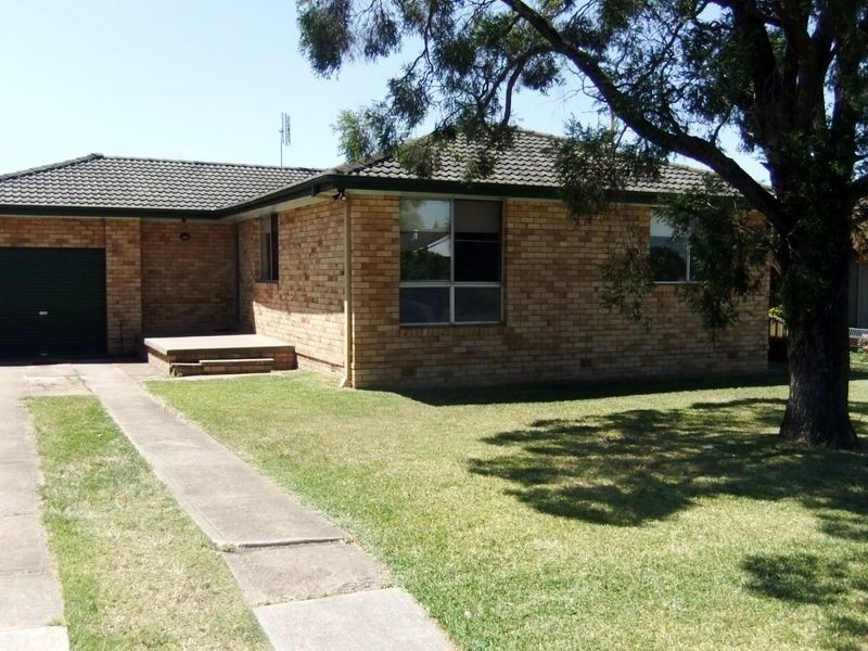 22 Lawson Avenue, Singleton NSW 2330