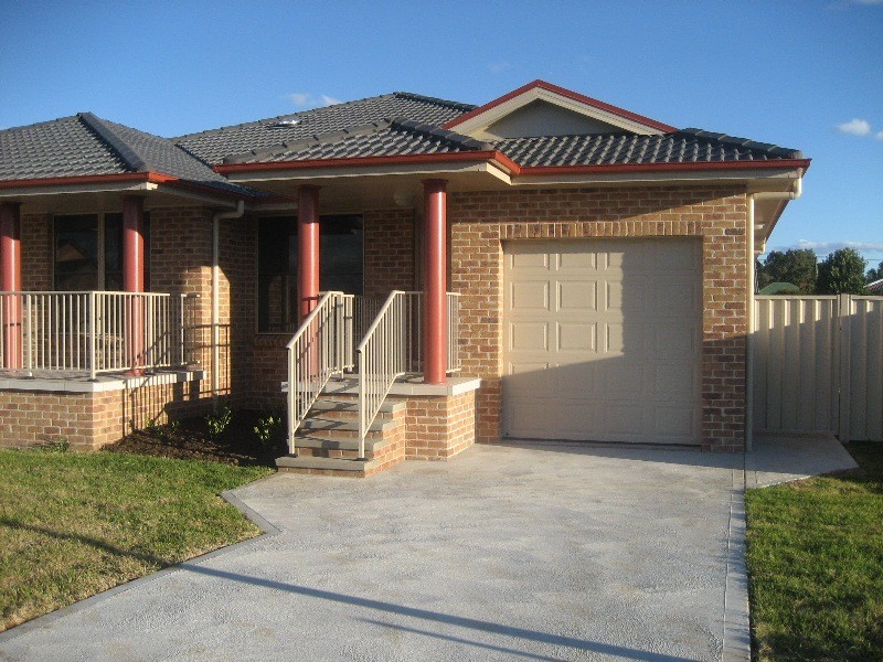 2/12 Bowden Street, Singleton NSW 2330