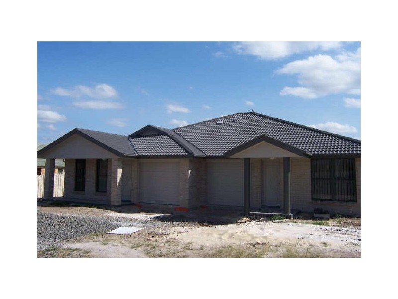 2/67 Casey Drive, Singleton NSW 2330