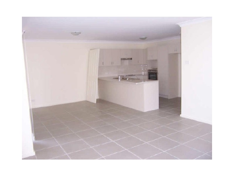 2/67 Casey Drive, Singleton NSW 2330